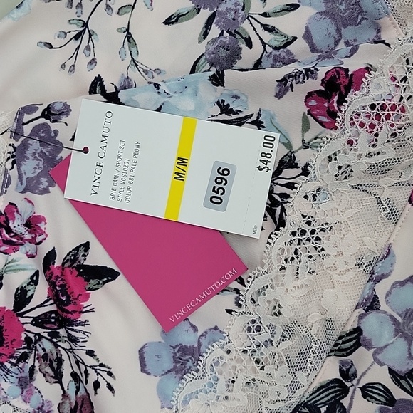 VINCE CAMUTO. - Picture 4 of 7